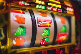 Dealer multilingual Cambodia Pools berkomunikasi dengan pemain melalui chat langsung